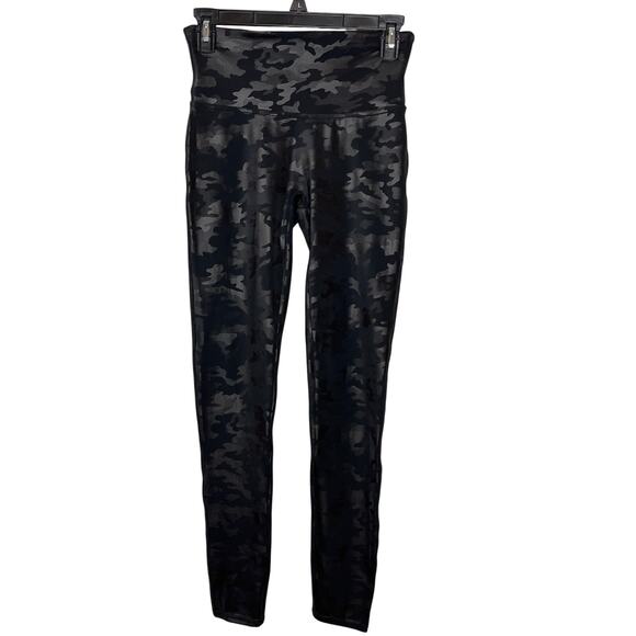 Spanx Look at Me Now Black Camo Leggings Medium - Picture 2 of 7